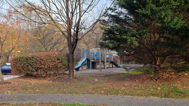 Building Photo - Charming and Updated 3BR/2.5BTH townhome in desirable Germantown, MD