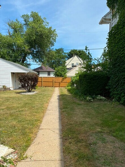 Building Photo - 4628 N 24th Pl