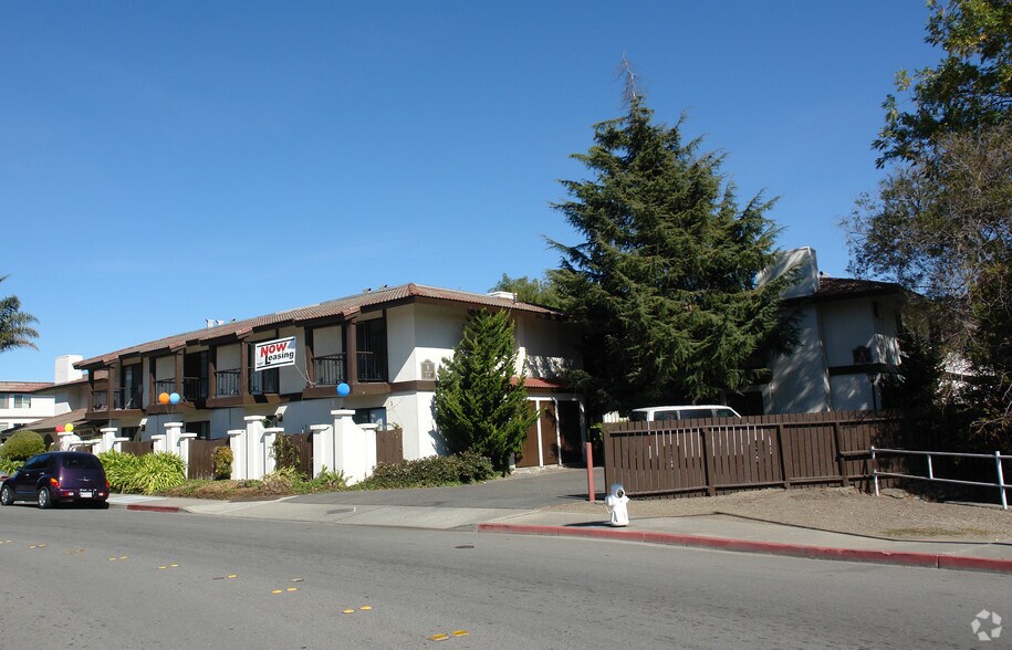 Building Photo - Villa Alvarado Apartments