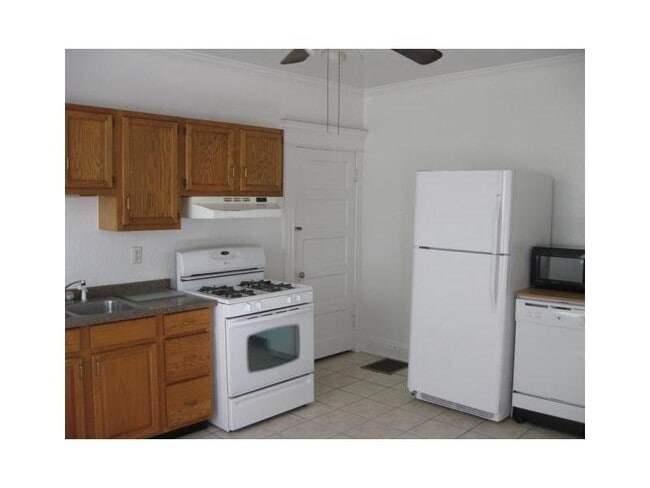 Building Photo - 22 W Katherine Ave