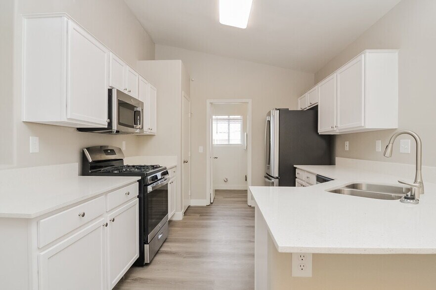 Building Photo - 1067 Kennebunk Cir
