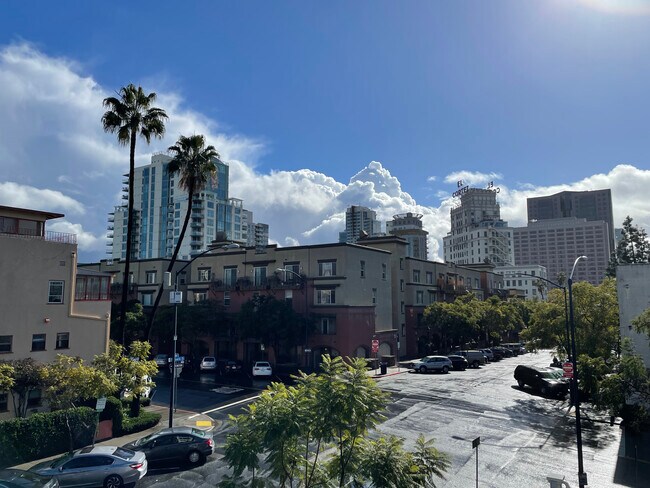 Building Photo - 1642 7th Ave