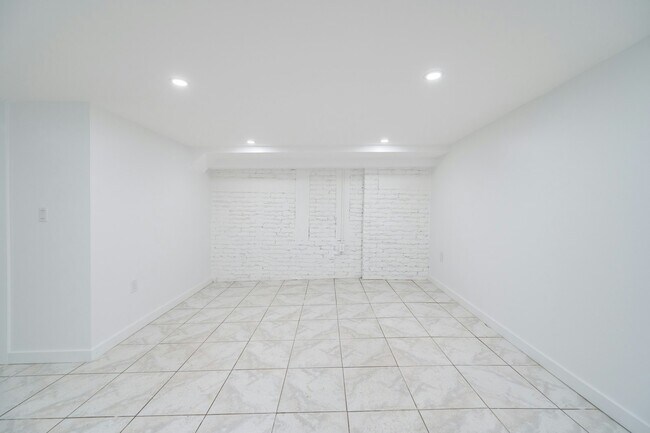 Building Photo - 57 S 6th St