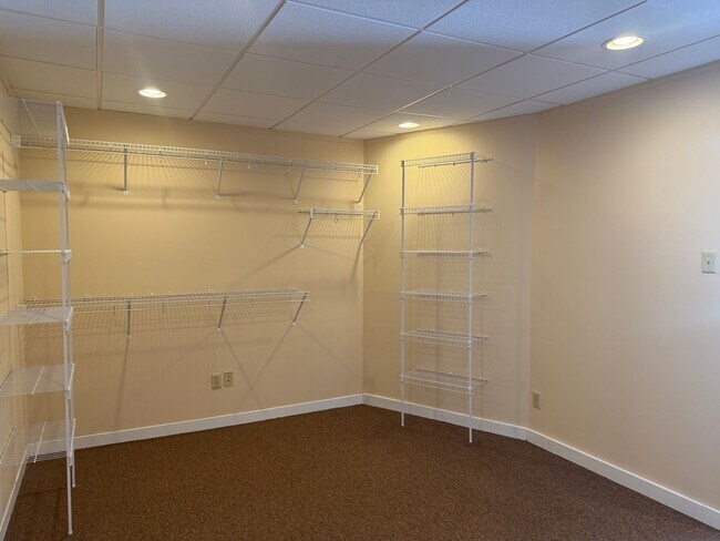 Building Photo - 2202 Hollins Mill Rd