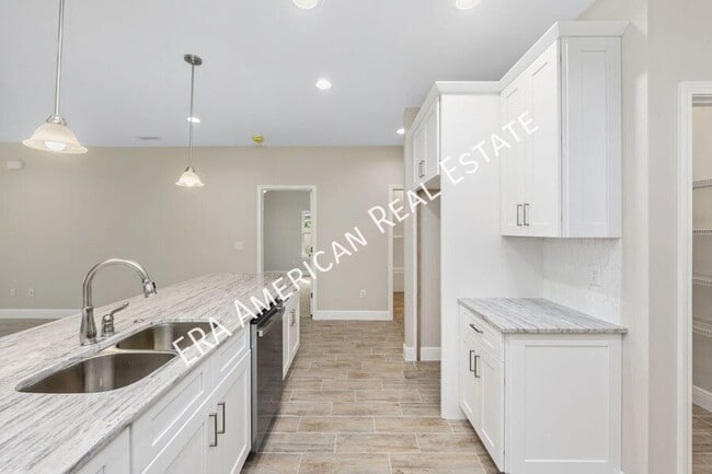 Building Photo - 721 Fairview Dr