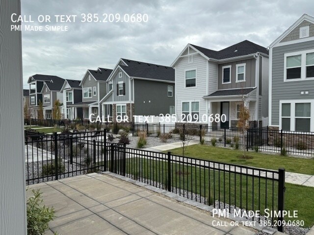 Building Photo - 10063 Torreya Dr
