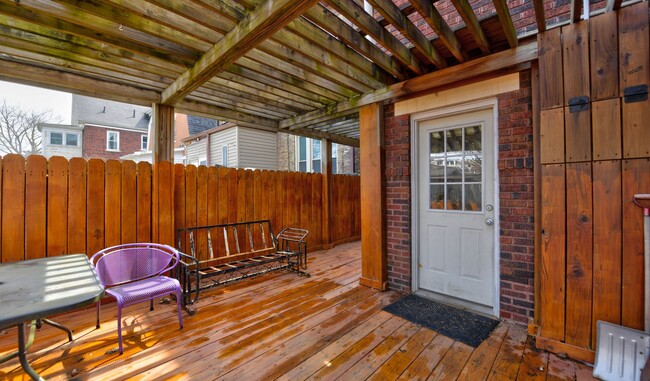 Building Photo - Charming 2-Bedroom Duplex in Franklin Park