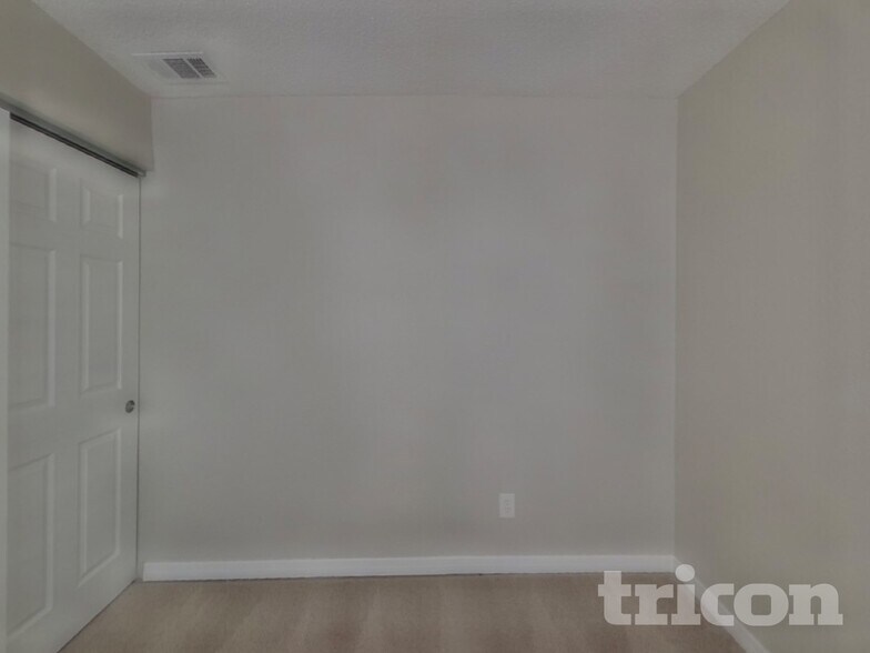 Building Photo - 1569 Lotus Path