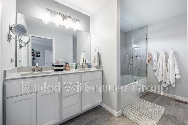 Building Photo - 2678 London Ln