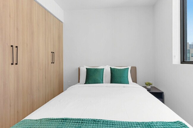 Building Photo - 501 NE 1st Ave