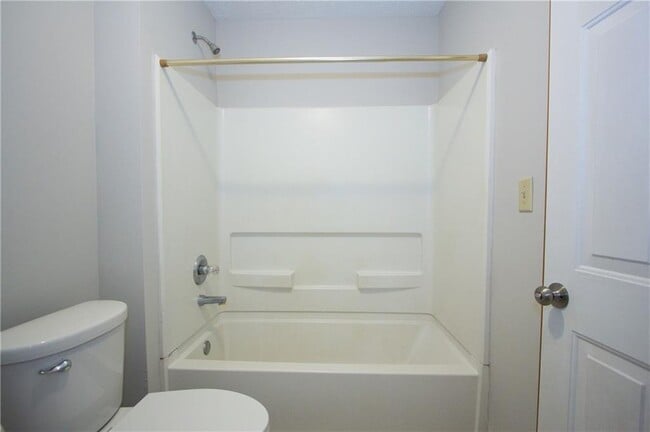 Building Photo - 2420 Green Rd