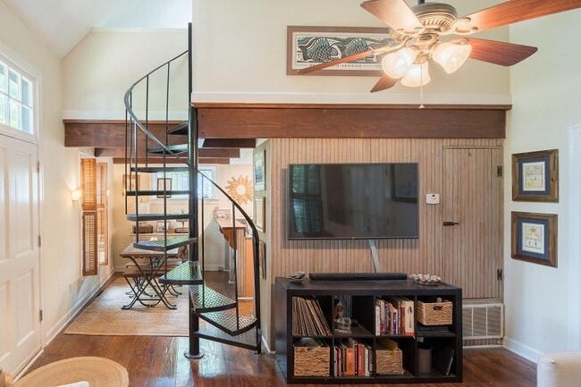 Building Photo - 107 Herbert St