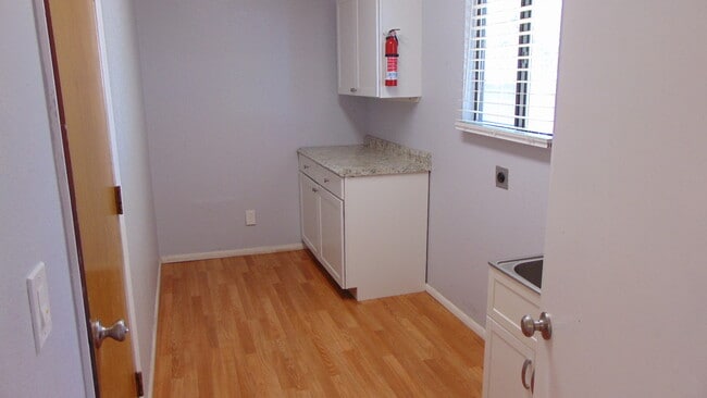 Building Photo - 4720 N Spring Dr