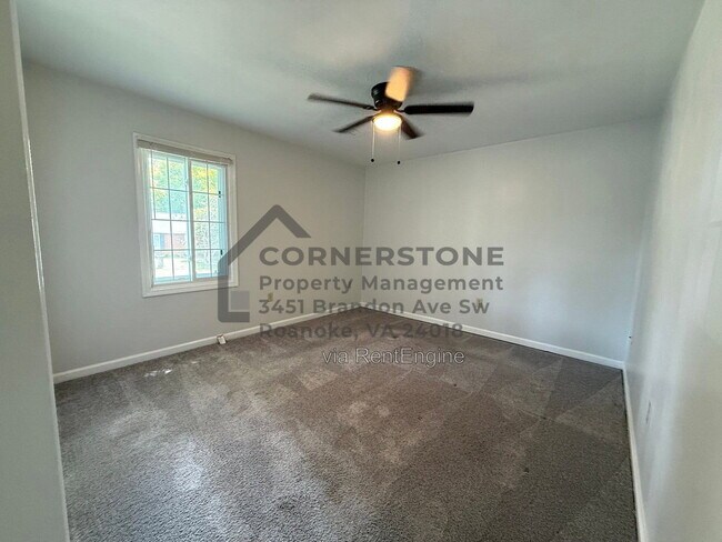 Building Photo - 1103 Lakeview Pl
