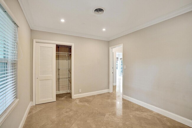 Building Photo - 1145 NE 12th Ave