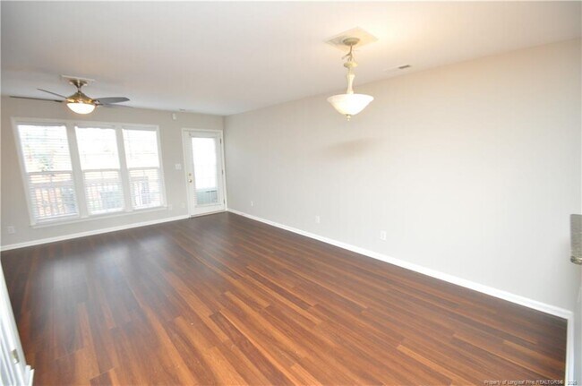 Building Photo - 402 Knightsborough Way