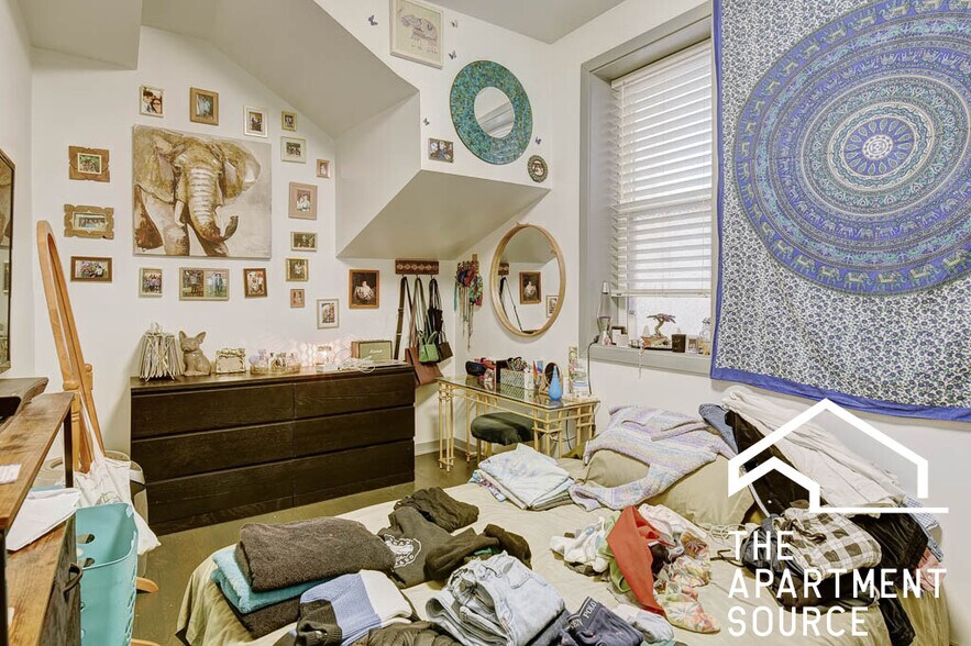 Building Photo - 2834 W Diversey Ave