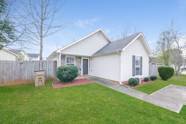 Building Photo - 521 Lakecourt Dr