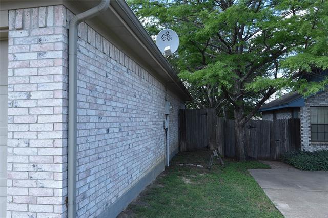 Building Photo - 10220 Maria Dr