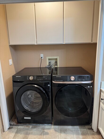 Building Photo - 206 Devonwood