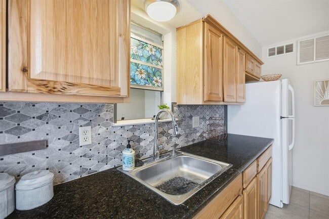 Building Photo - 104 W 35th St