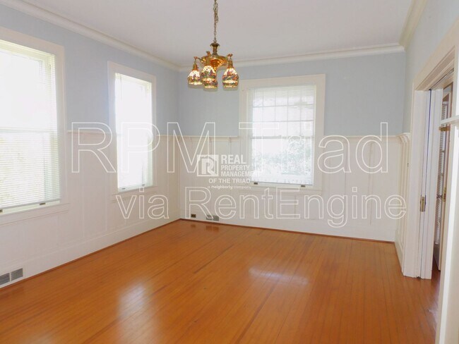 Building Photo - 1224 Glade St NW