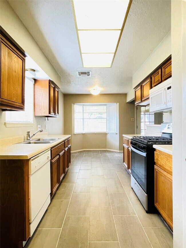 Building Photo - 4330 Maple Cross Dr