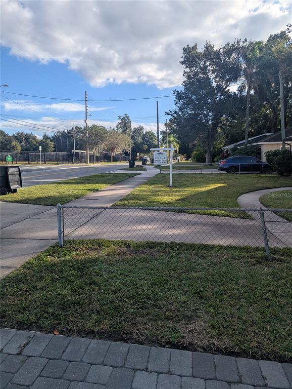 Building Photo - 928 S Bumby Ave