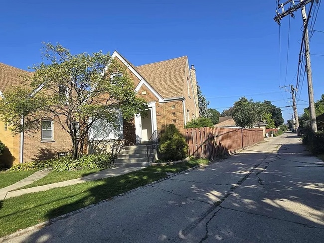 Primary Photo - 5015 N Monitor Ave