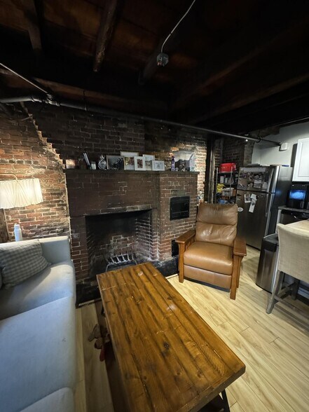 Building Photo - 2 Champney Pl