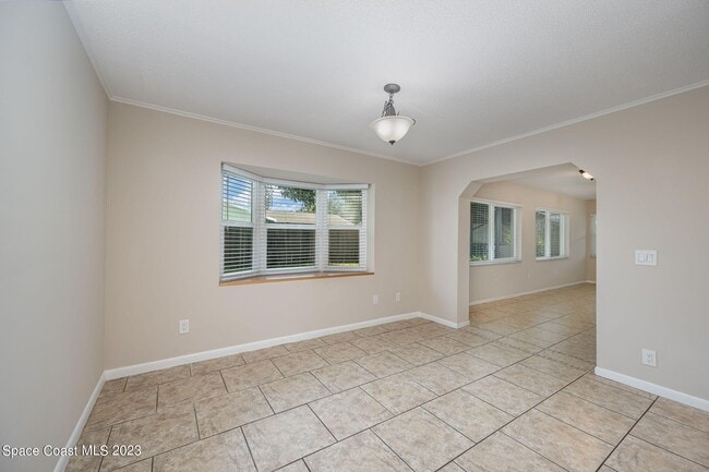 Building Photo - 511 Avignon Dr