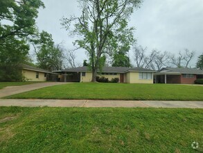 Building Photo - $300 Off 1st Month Special