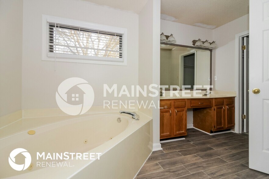 Building Photo - 640 Eden Brook Ln