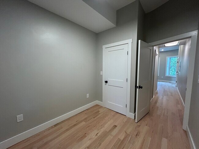 Building Photo - 37 Delle Ave