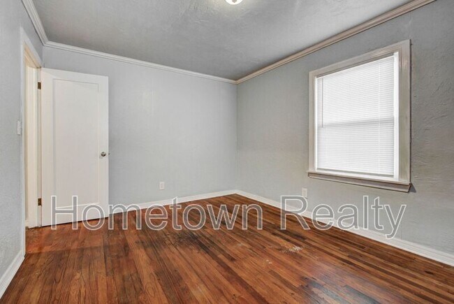 Building Photo - 3200 SW 38th St