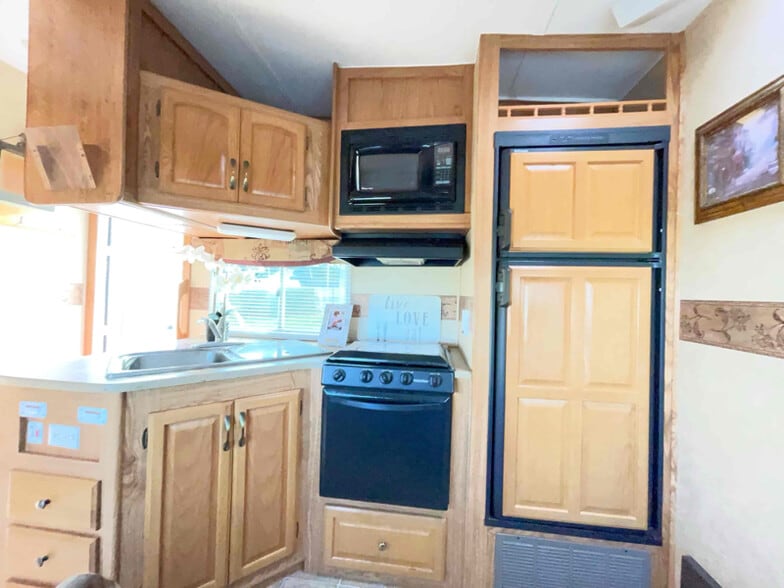 Building Photo - 1095 W El Camino Real