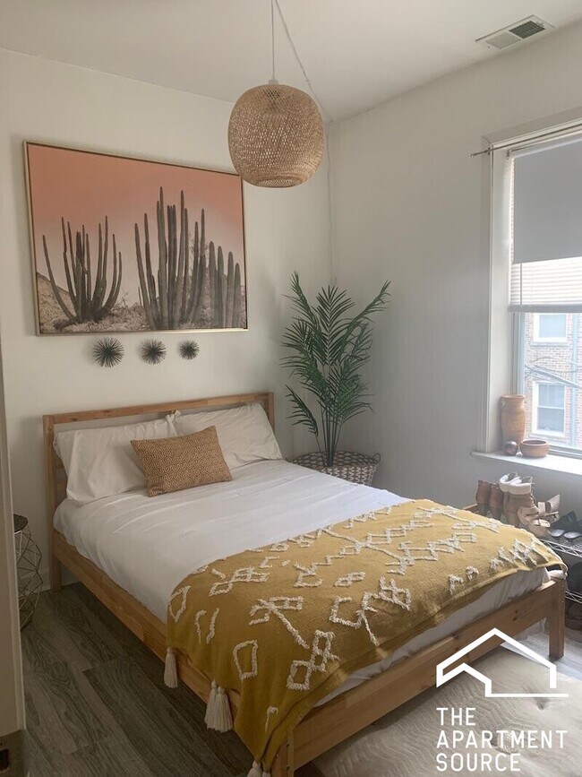 Building Photo - 1621 W Wallen Ave