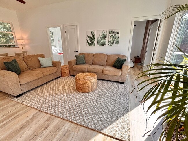 Building Photo - Peaceful 2.5-Acre Retreat | Furnished Mid-Term Rental