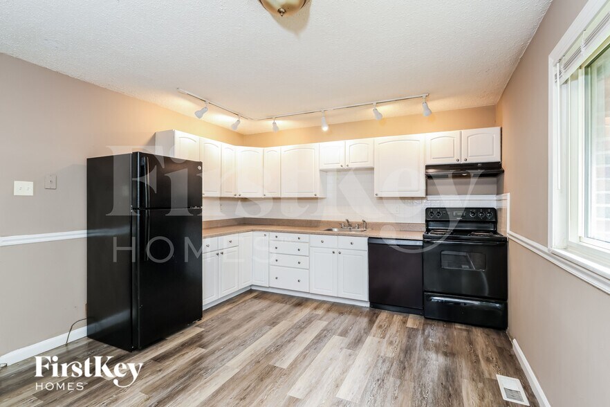 Building Photo - 2112 Farthing Ct
