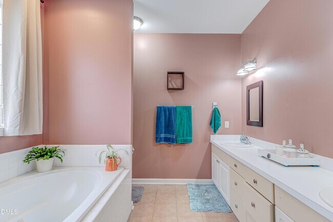 Building Photo - 6240 Hilbert Ridge Dr