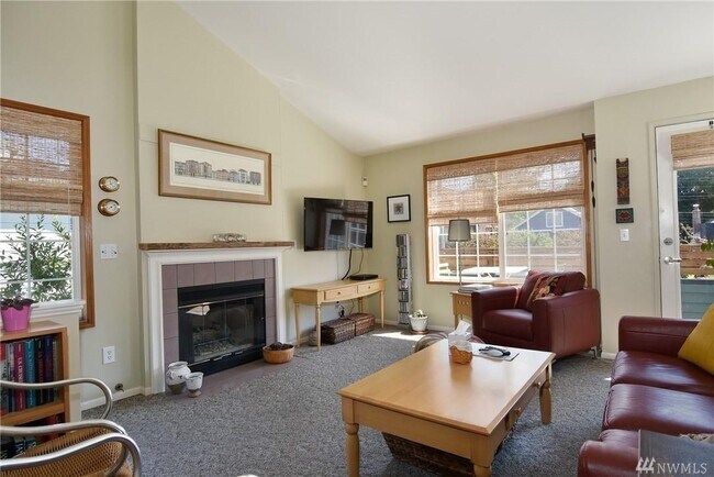 Building Photo - Charming Craftsman-Style Home in the Heart...