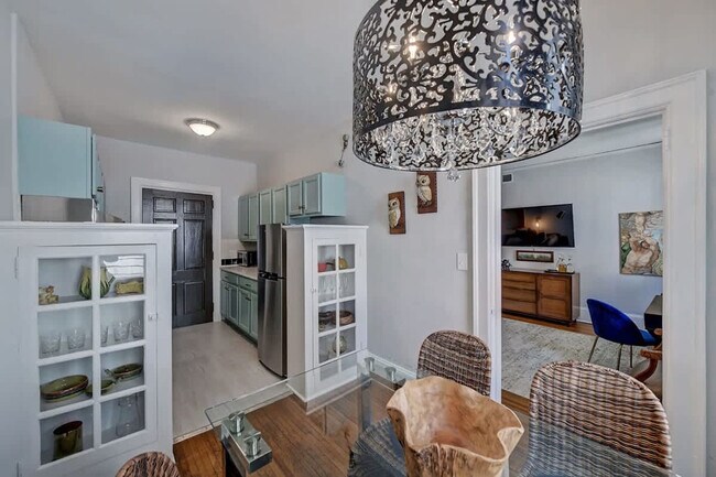 Building Photo - 518 Lamar Ave