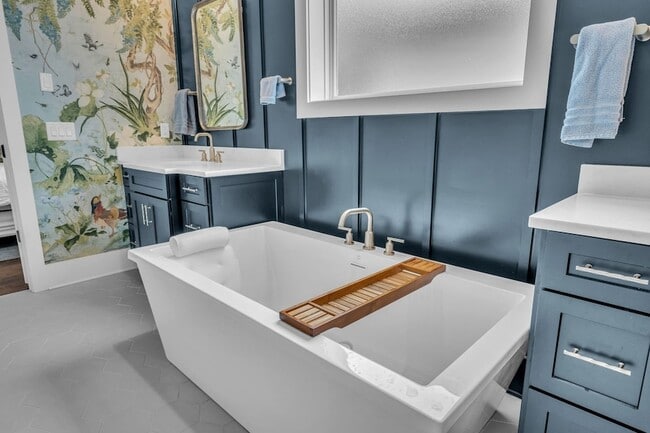 Building Photo - 5045 Kathryn Ave