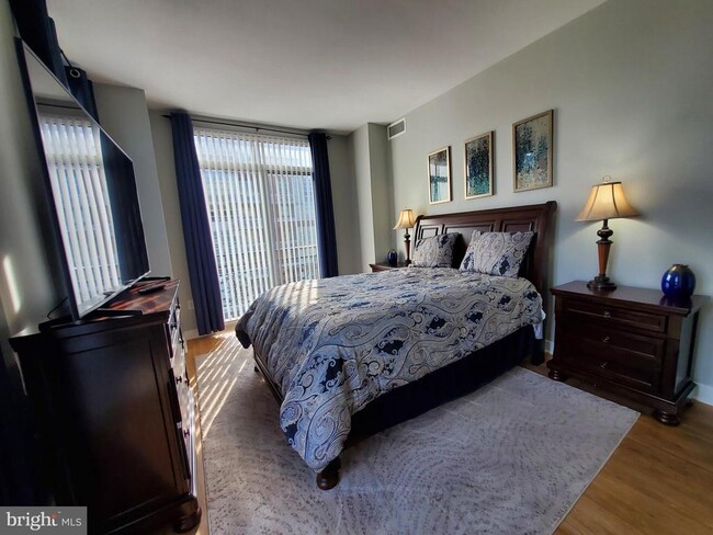 Building Photo - 155 Potomac Passage