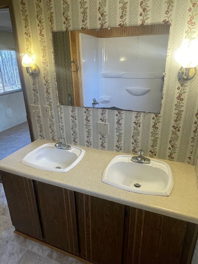 Building Photo - 3 BED, 1.5 BATH MOBILE HOME