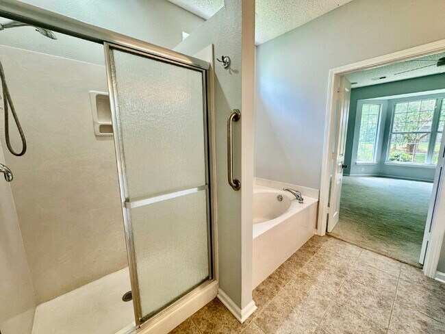 Building Photo - Outstanding Two Bedroom Home in Sun City!