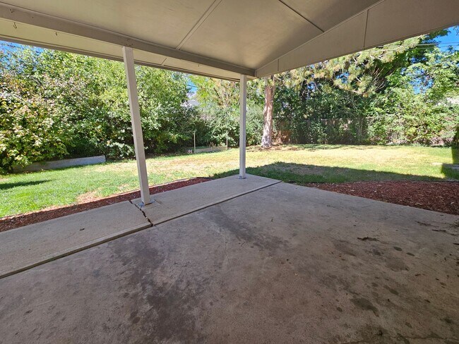 Building Photo - Virginia Village 4 Bed 3 Baths Large Yard Attached Garage Super Spacious!