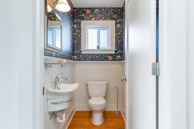 Building Photo - Remodeled Sunset Hill Home in Prime Ballar...