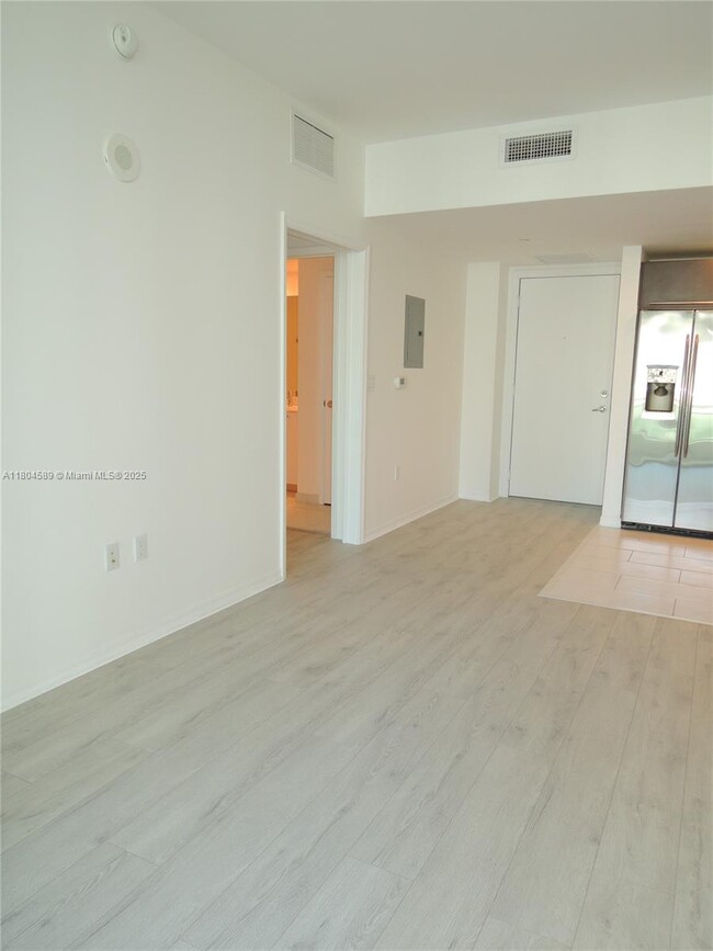 Building Photo - 951 Brickell Ave