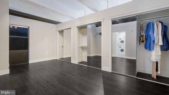 Building Photo - 444 N 4th St